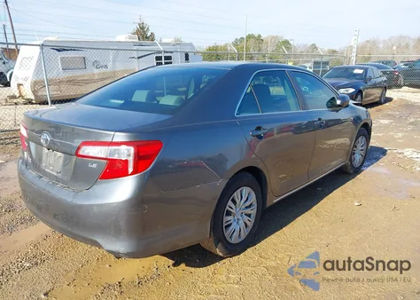 2013 Toyota Camry Le z USA, uszkodzony, nr VIN 4T4BF1FK8DR277162